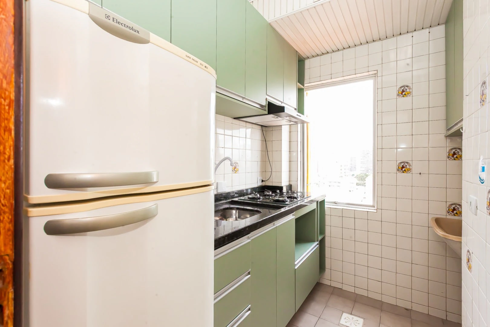 Дерев'яна підлога або ламінат та 1 спальня: квартира 44 м² — photo 2