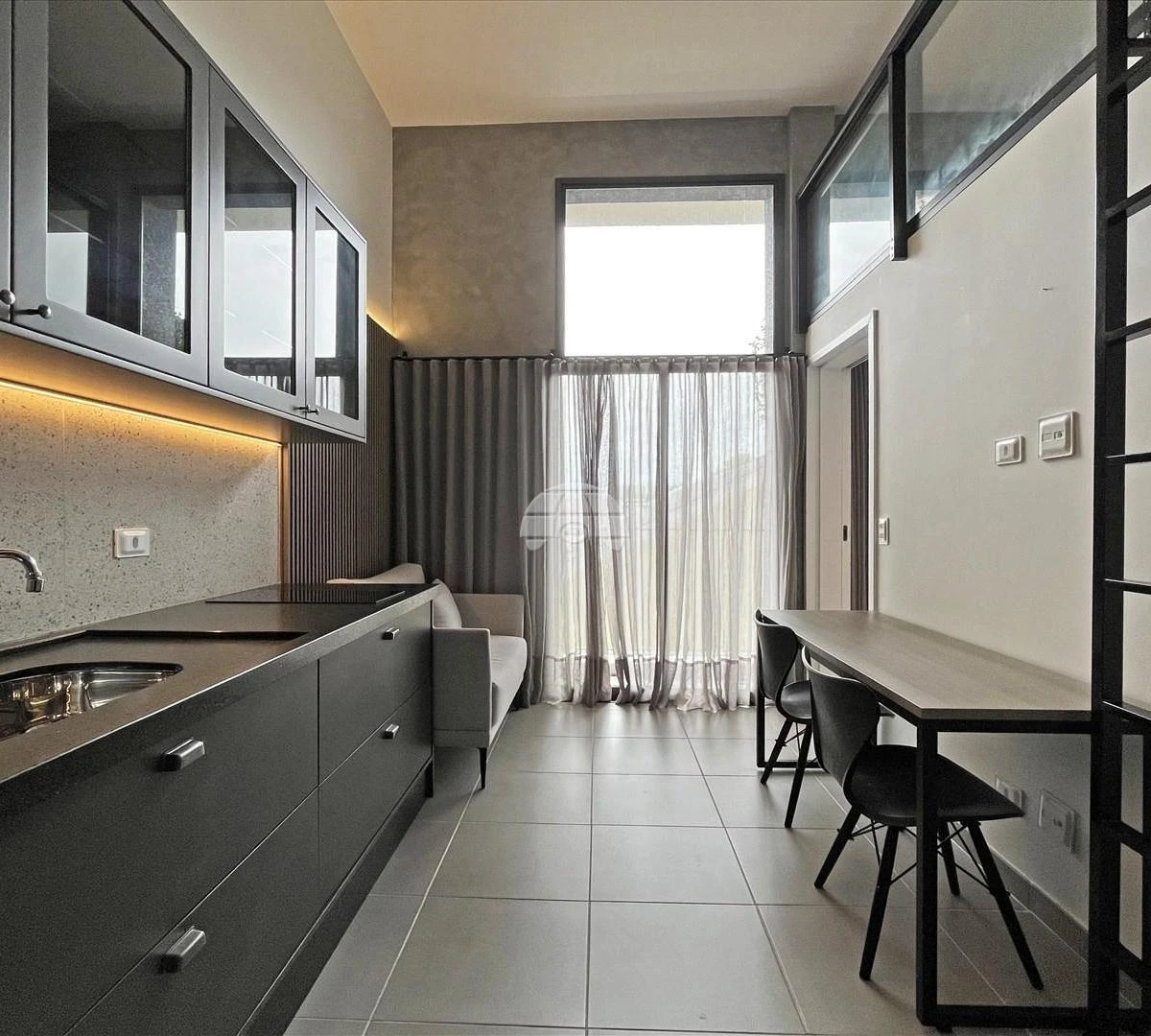 Furnished apartment, 31 m², with floor-to-ceiling windows