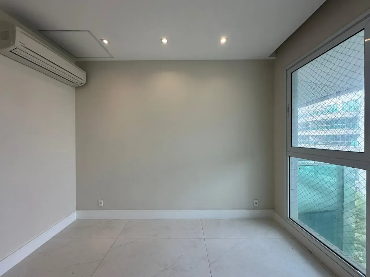 282 m² apartment with 4 bedrooms and 5 bathrooms — photo 23