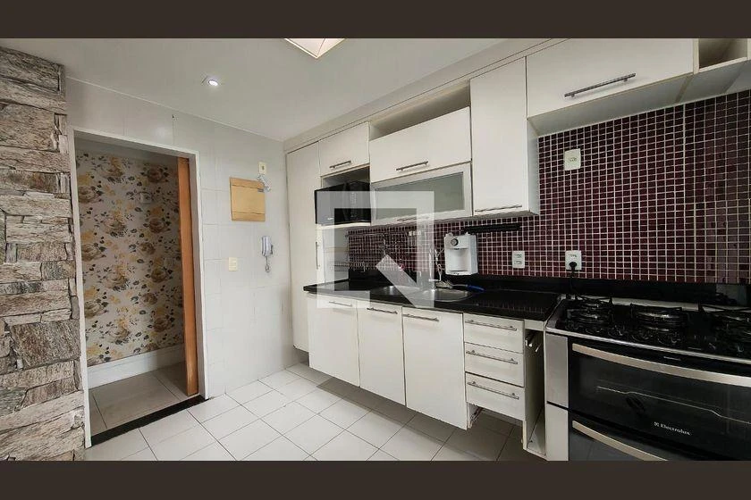 2-bedroom apartment in a building with a gym — photo 5