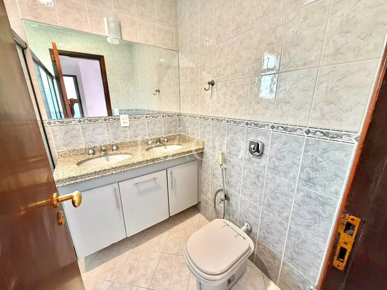 Casa duplex no térreo com 6 quartos e 3 suítes — photo 21