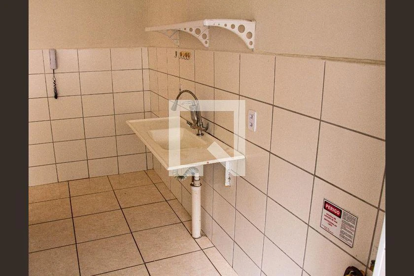 Apartamento sem mobília com 2 banheiros e box de vidro — photo 7