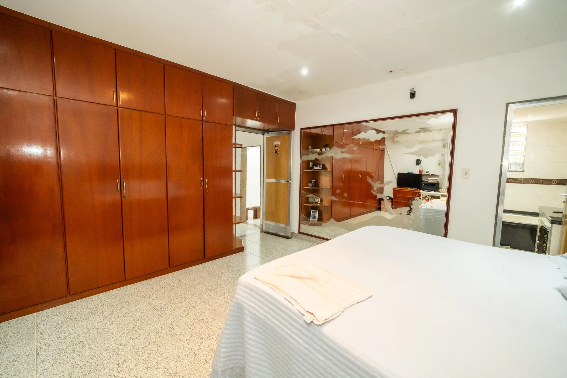 Furnished house, 449 m², with a jacuzzi — photo 140