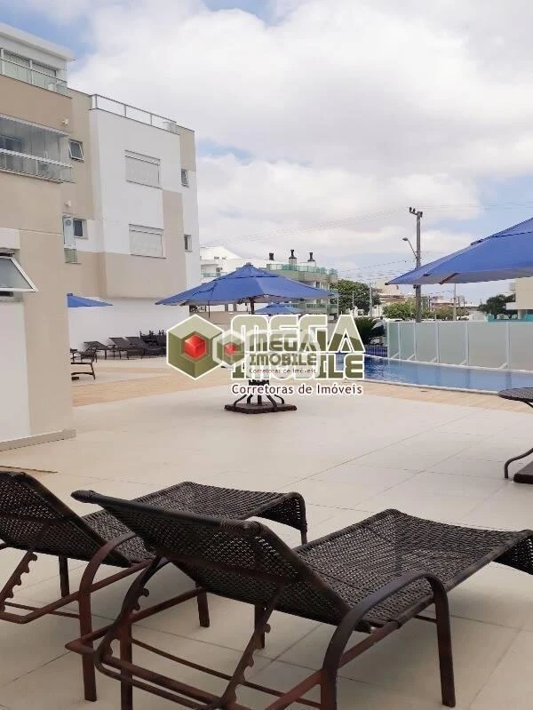3-bedroom apartment in a building with a pool — photo 6