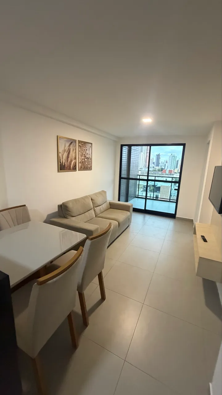 Балкон с грилем и 2 спальни: квартира 60 м²