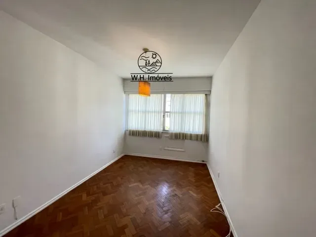 3-bedroom apartment with wood or laminate floors — photo 3