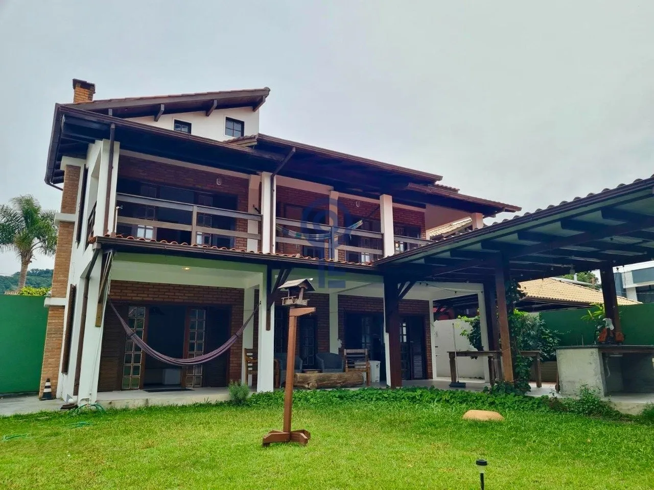 House with 2 bedrooms, both en-suite, plus private garden — photo 9