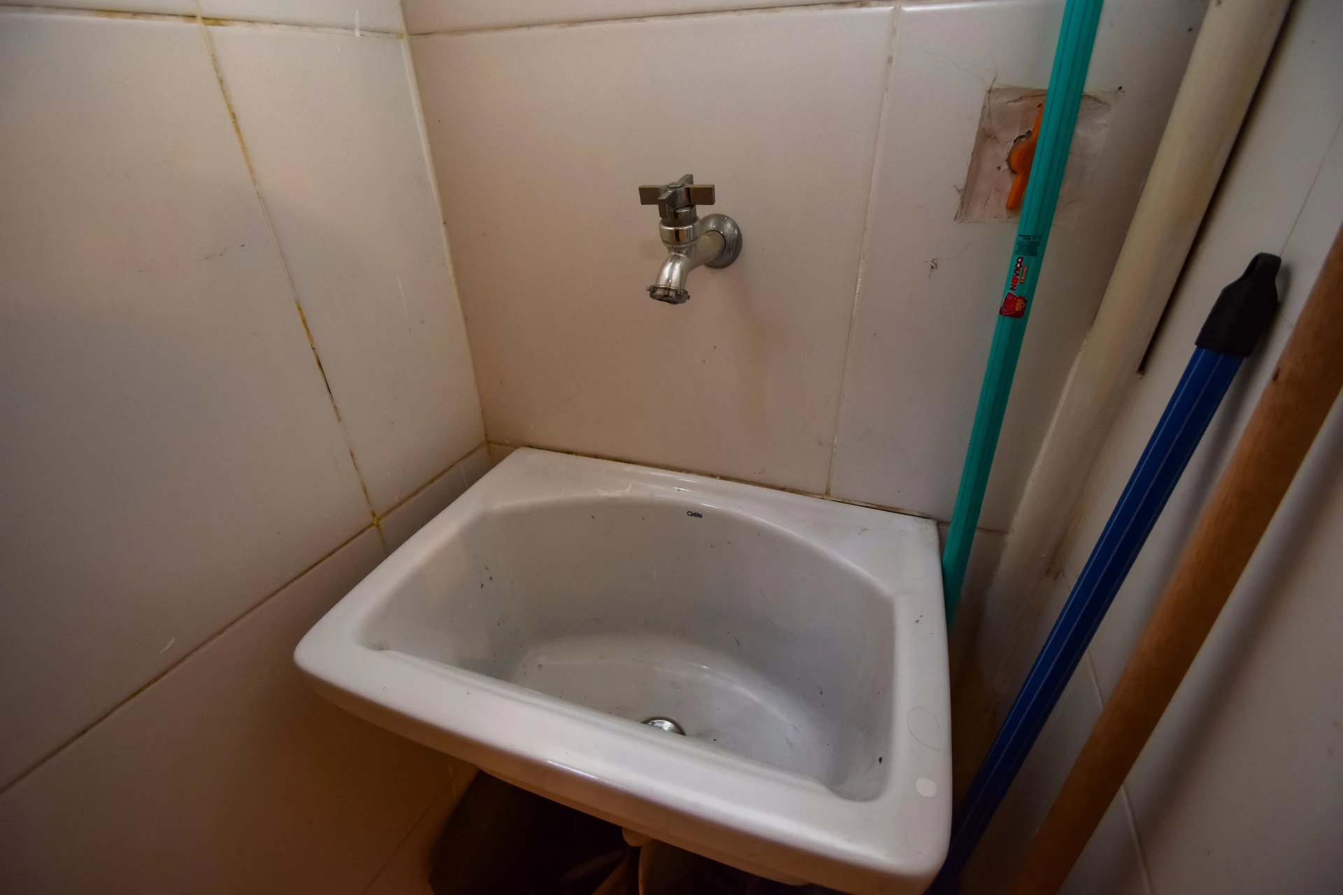 Unfurnished studio with no parking and 1 bedroom