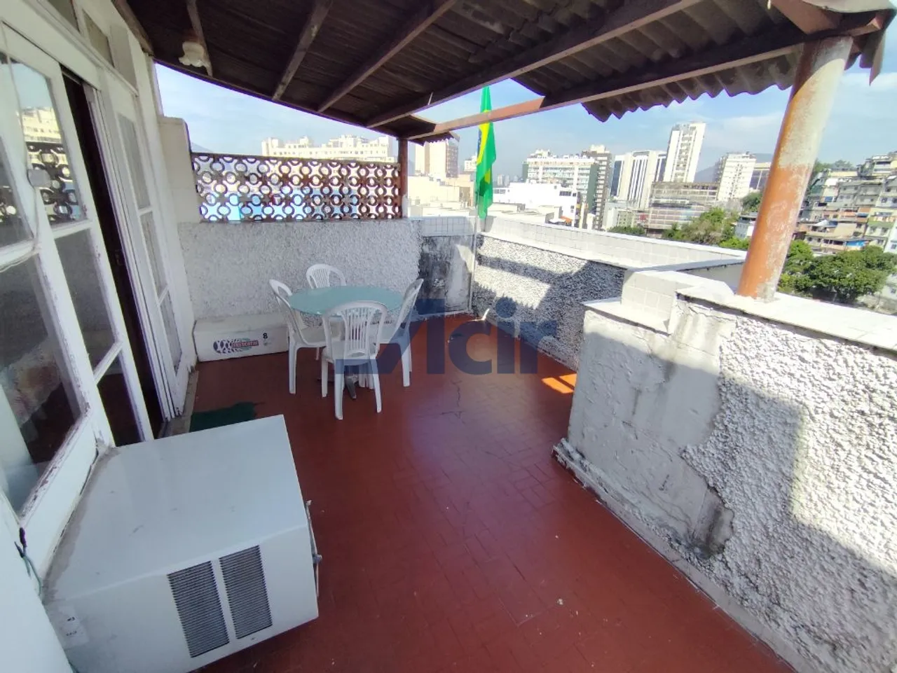 3-bedroom apartment with balcony and city view — photo 18