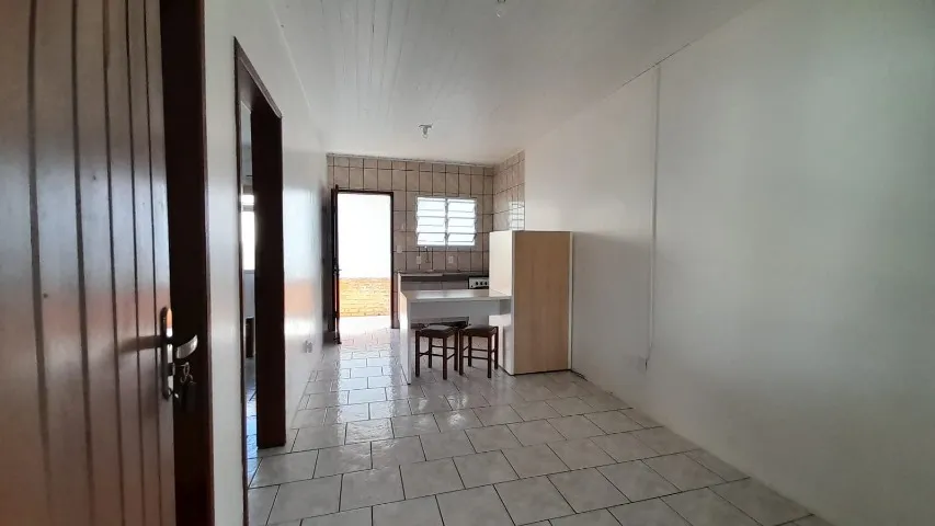 Estúdio mobiliado com vista para a água pela janela — photo 4