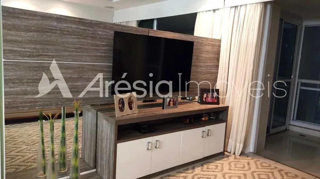 Furnished 3-bedroom apartment with glassed-in balcony — photo 9