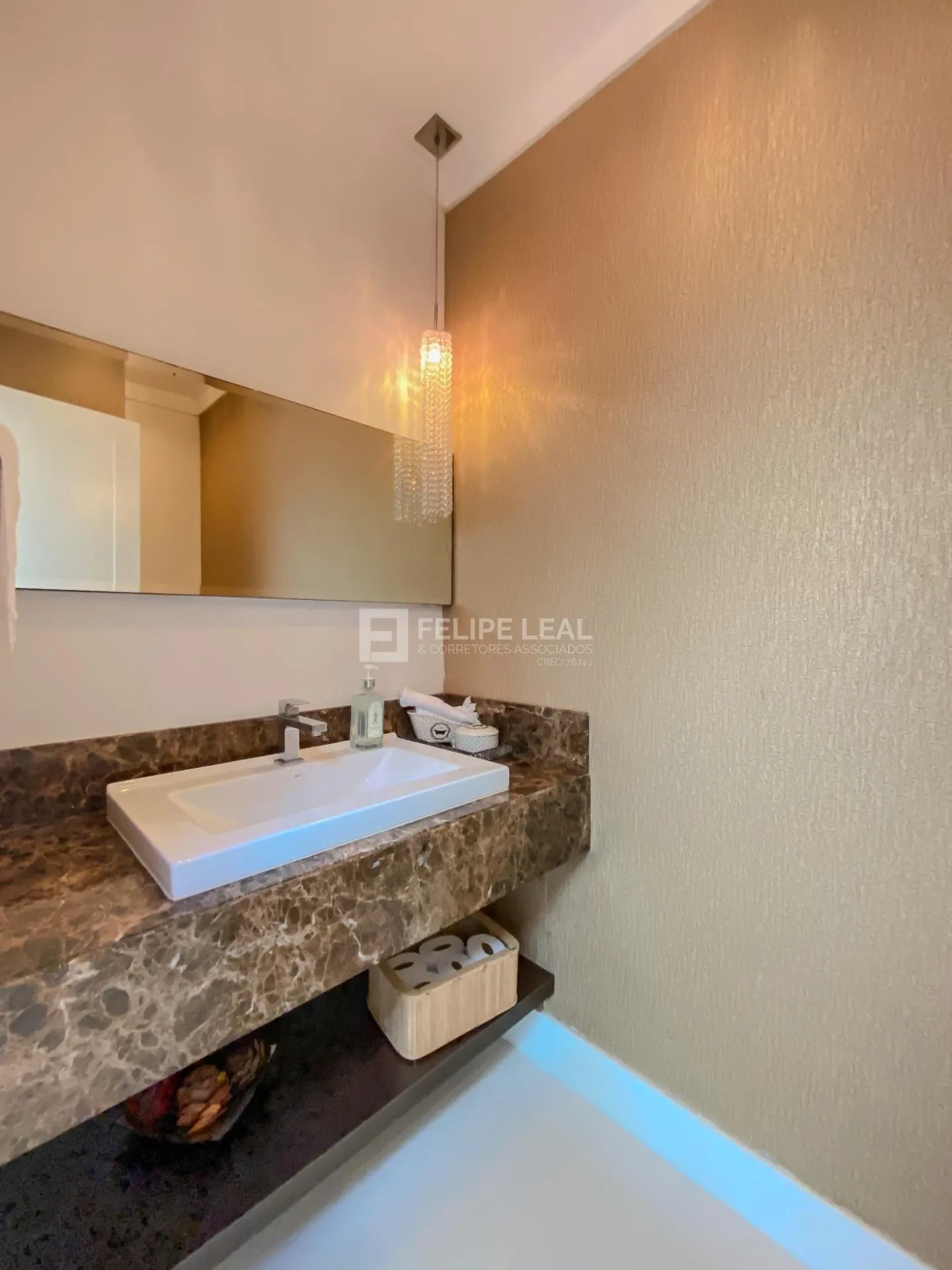 Casa em condomínio com 9 dormitórios e 8 suítes — photo 61