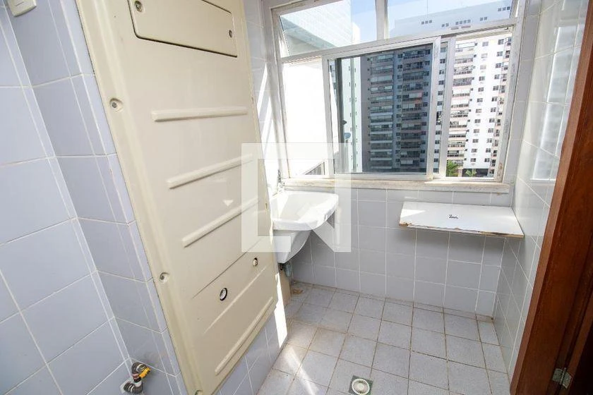 2-bedroom apartment in a building with a gym — photo 24