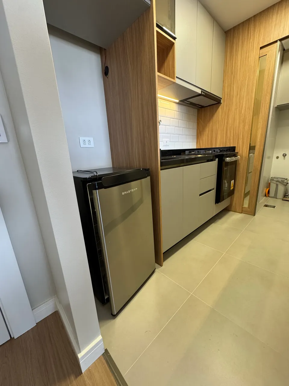 One-bedroom apartment in a building with a gym — photo 3