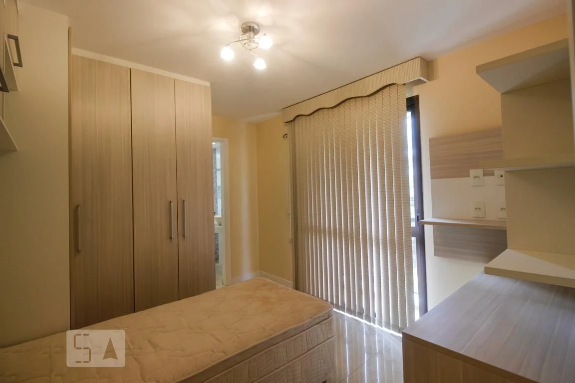 Furnished apartment, 90 m², with a glass-enclosed balcony — photo 5