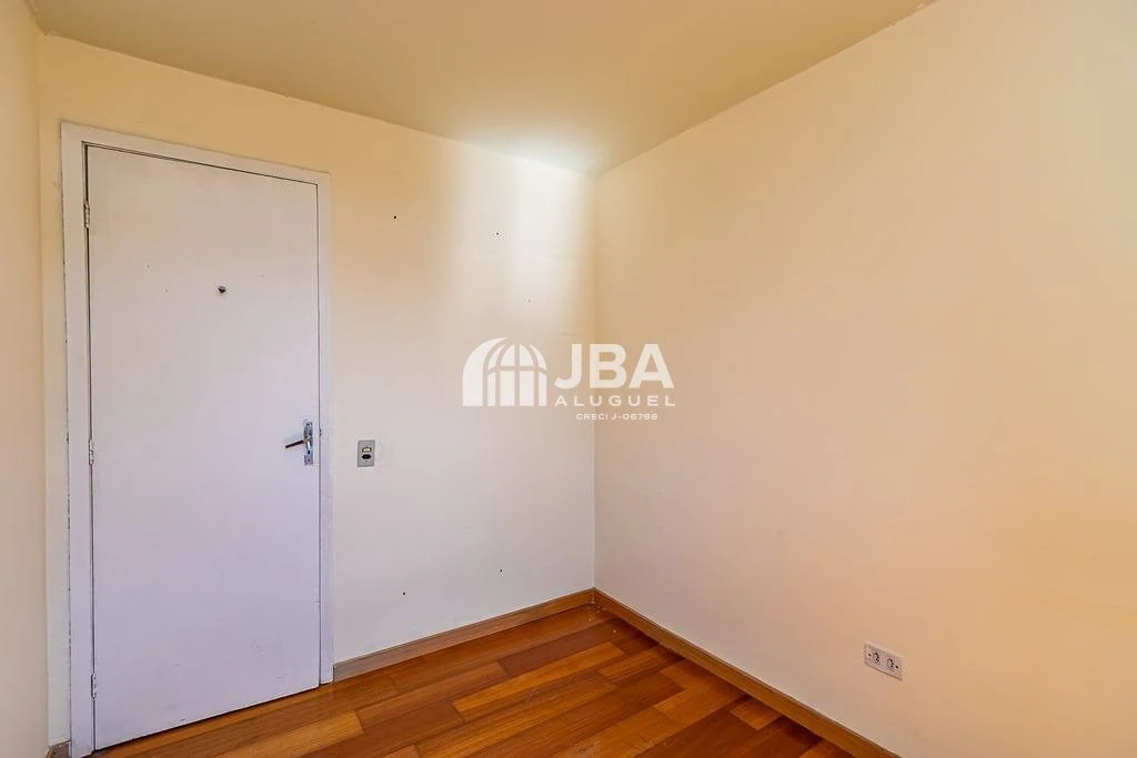 Wood or laminate floors in a 3-bedroom apartment, 78 m² — photo 12