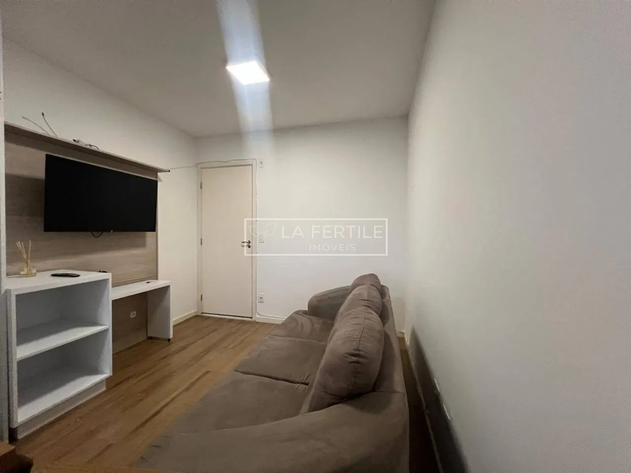 Furnished 1-bedroom apartment with 1 bathroom, 76 m² — photo 2