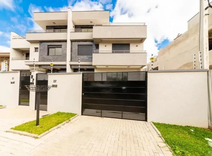 Two-story house with 3 bedrooms and 230 m², 2 parking spots — photo 3