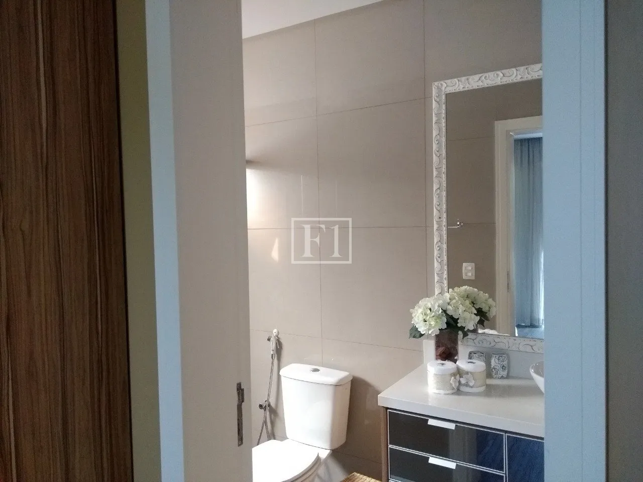 Furnished house, 450 m², with floor-to-ceiling windows — photo 47