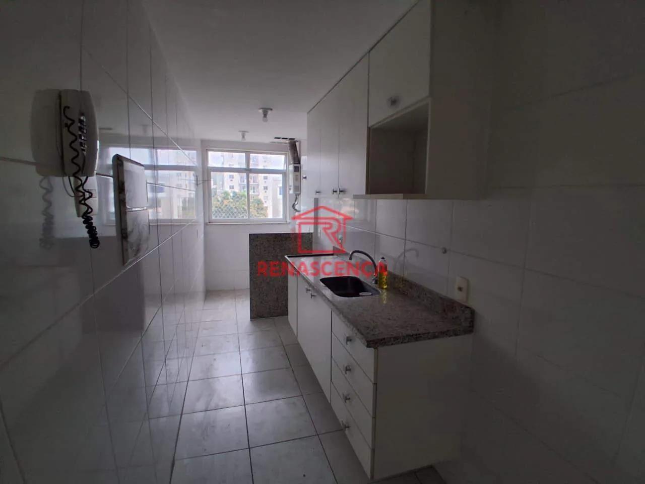 Apartamento de 2 dormitorios con vistas a la ciudad y montañas — photo 10