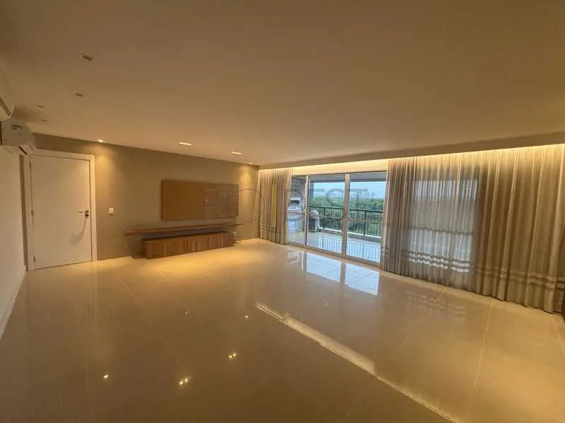 Apartment with 4 bedrooms, 5 bathrooms and a balcony — photo 9