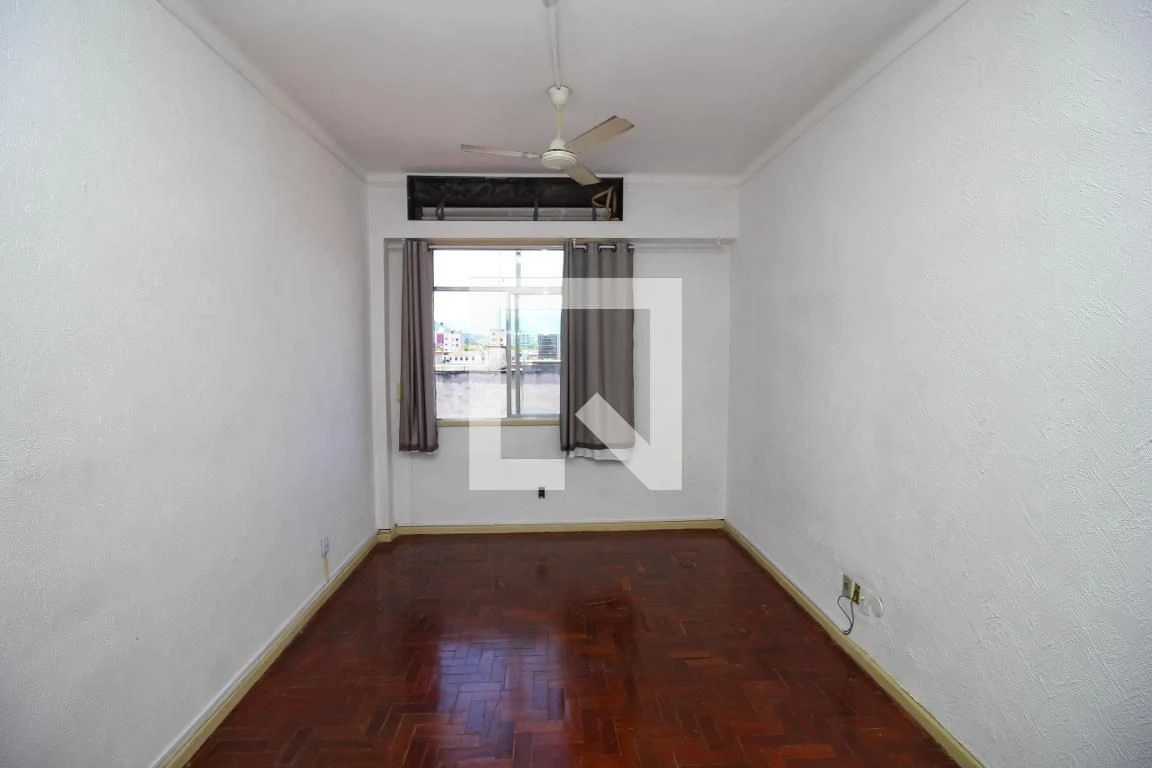 Unfurnished studio with a kitchenette and 1 bedroom — photo 5