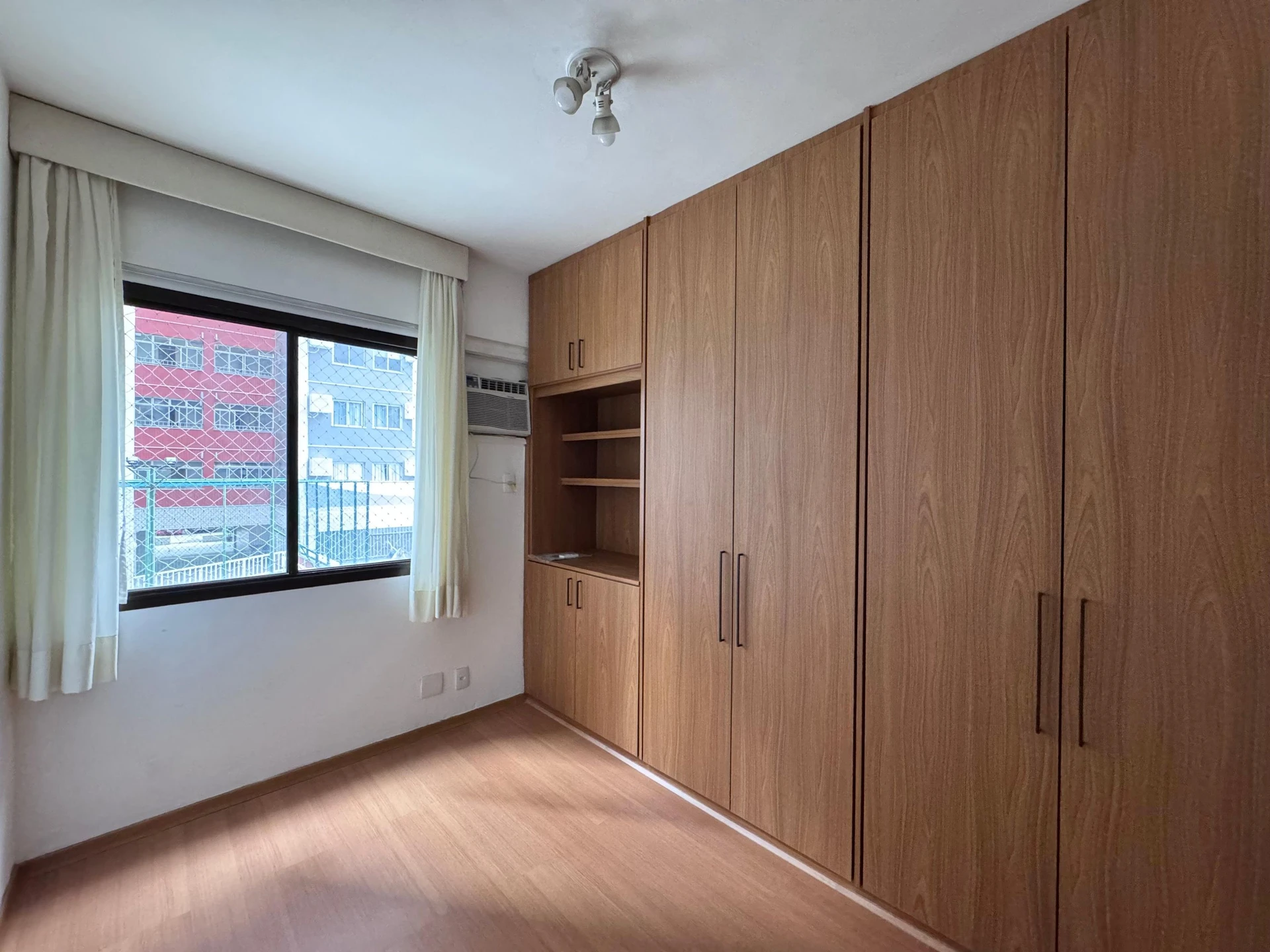 Apartamento de 3 quartos com varanda de vidro — photo 25