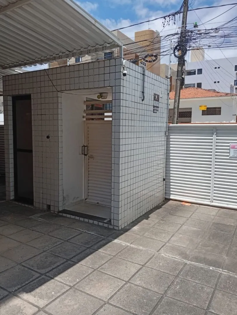 Квартира з 2 спальнями, у будинку є басейн — photo 19