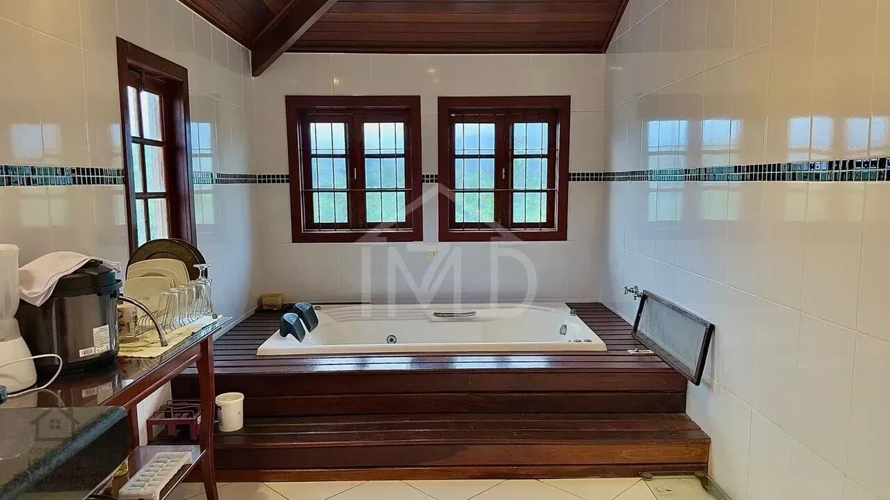 Casa mobiliada com 4 quartos e 5 banheiros, 806 m² — photo 23