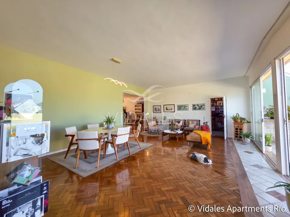 Furnished 715 m² apartment with 4 en-suite bedrooms — photo 49