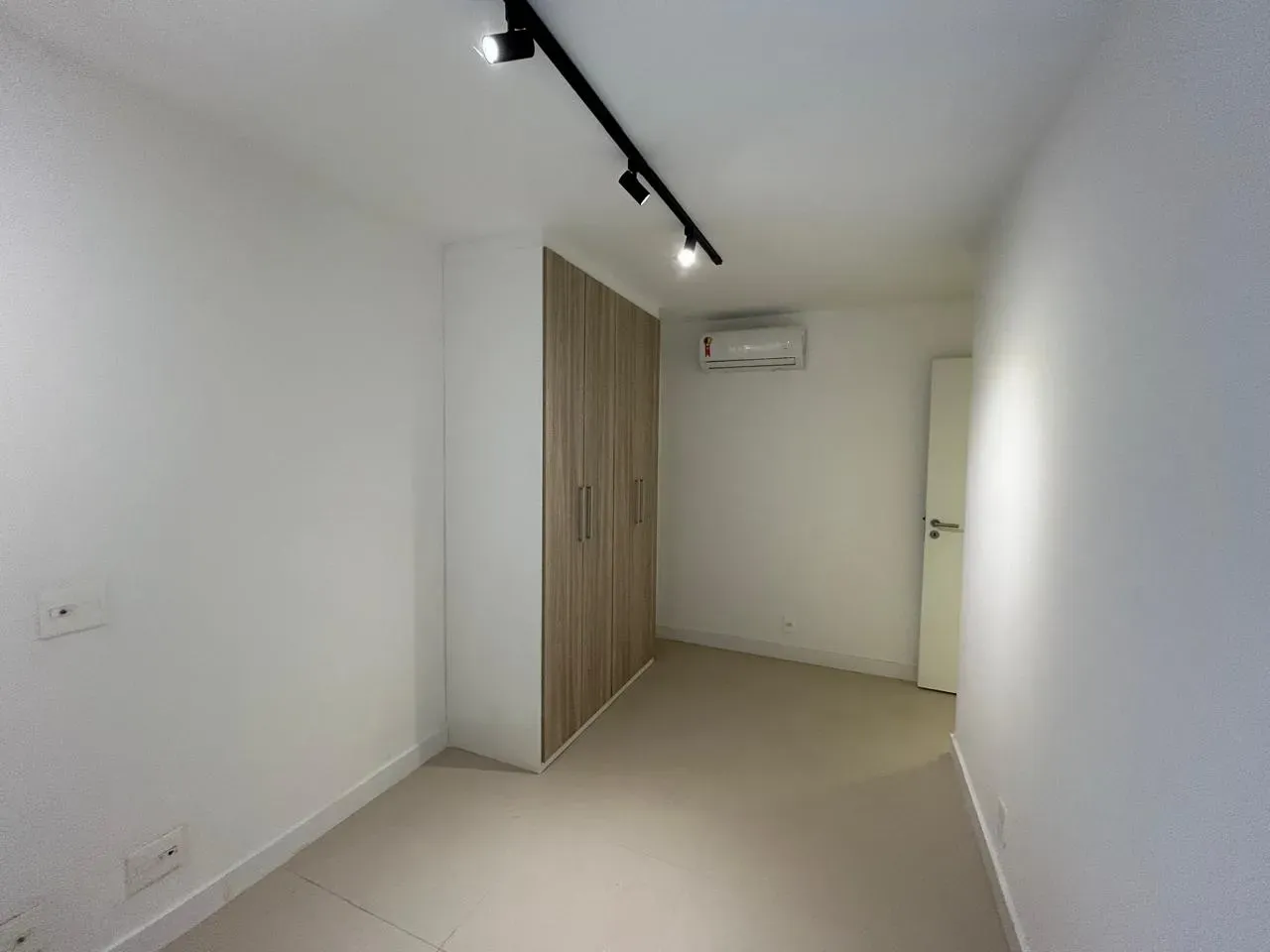 4-bedroom apartment in a building with a sauna — photo 19