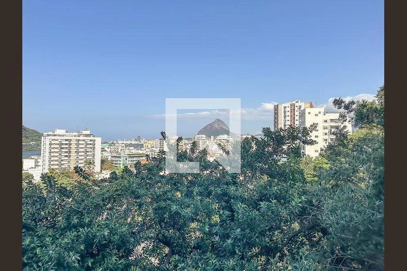 Furnished apartment with 2 bedrooms and 80 m² — photo 35
