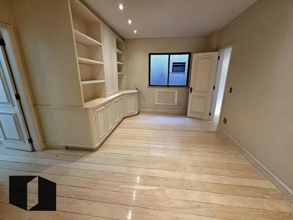 250 m² apartment with 4 bedrooms and 2 parking spaces — photo 19