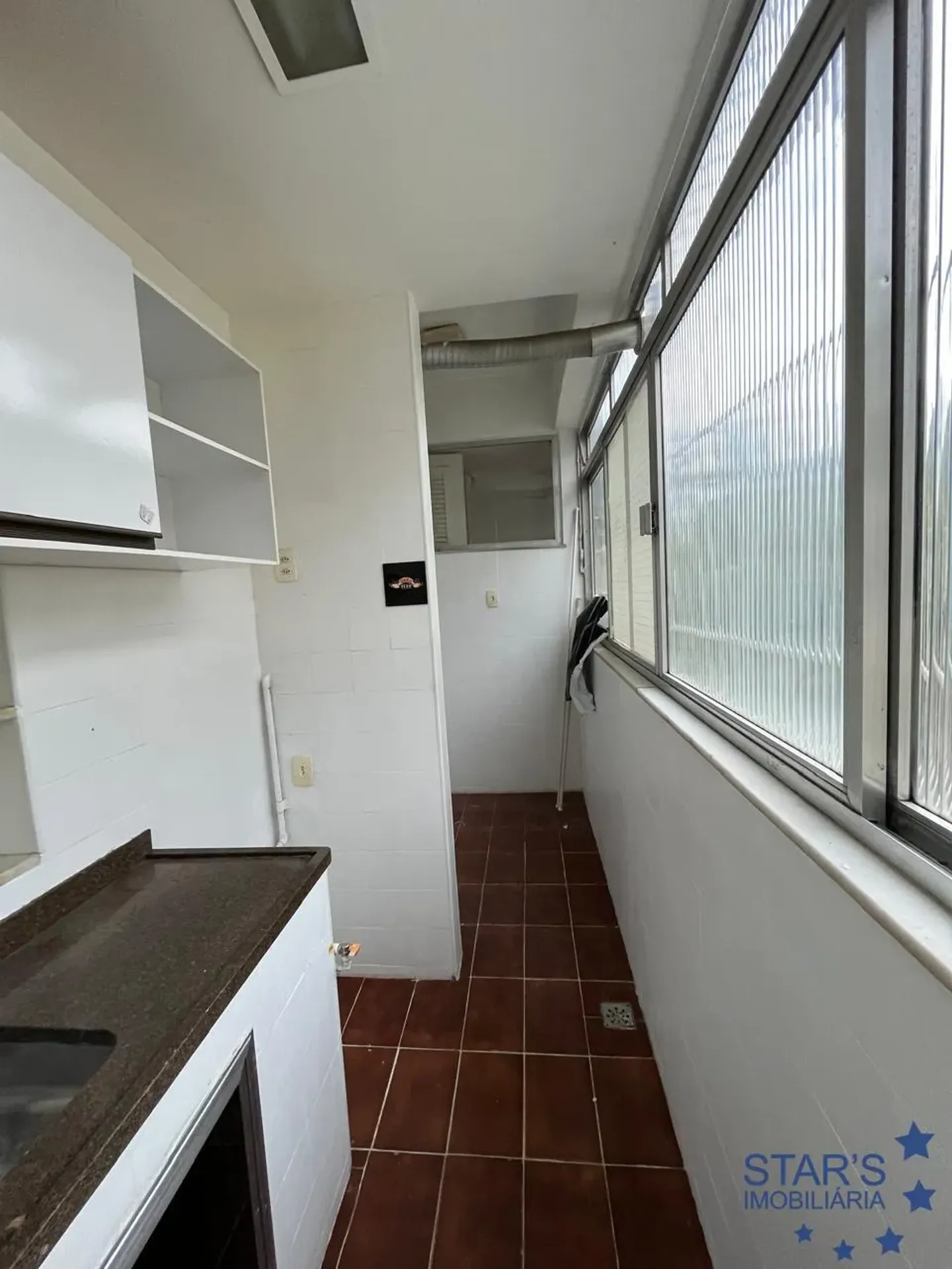 Apartment on the 4th floor with wood or laminate floors — photo 3