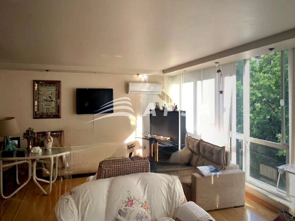 Furnished 4-bedroom apartment, 300 m² and 4 parking spots — photo 9