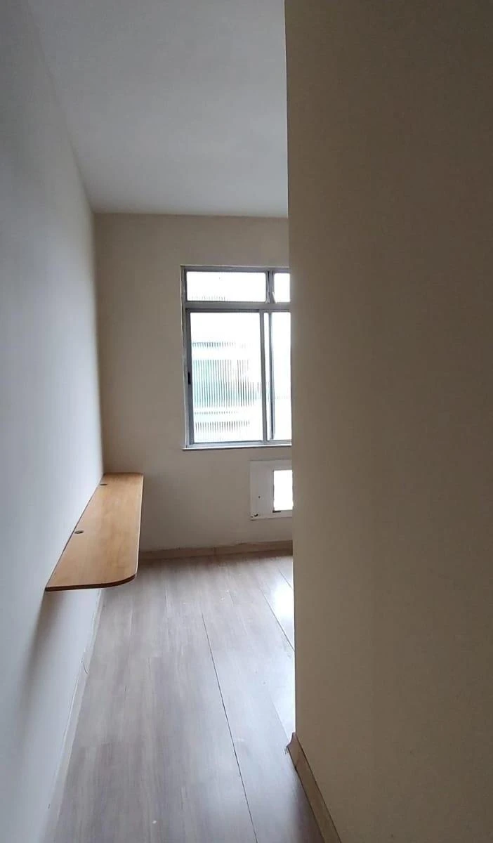 1-bedroom apartment with a closed kitchen and cabinetry — photo 14