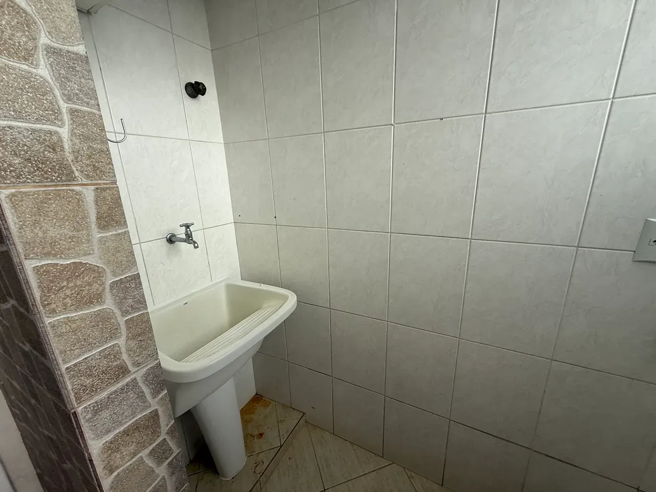 94 m² unfurnished apartment with 3 bedrooms and 2 baths — photo 24