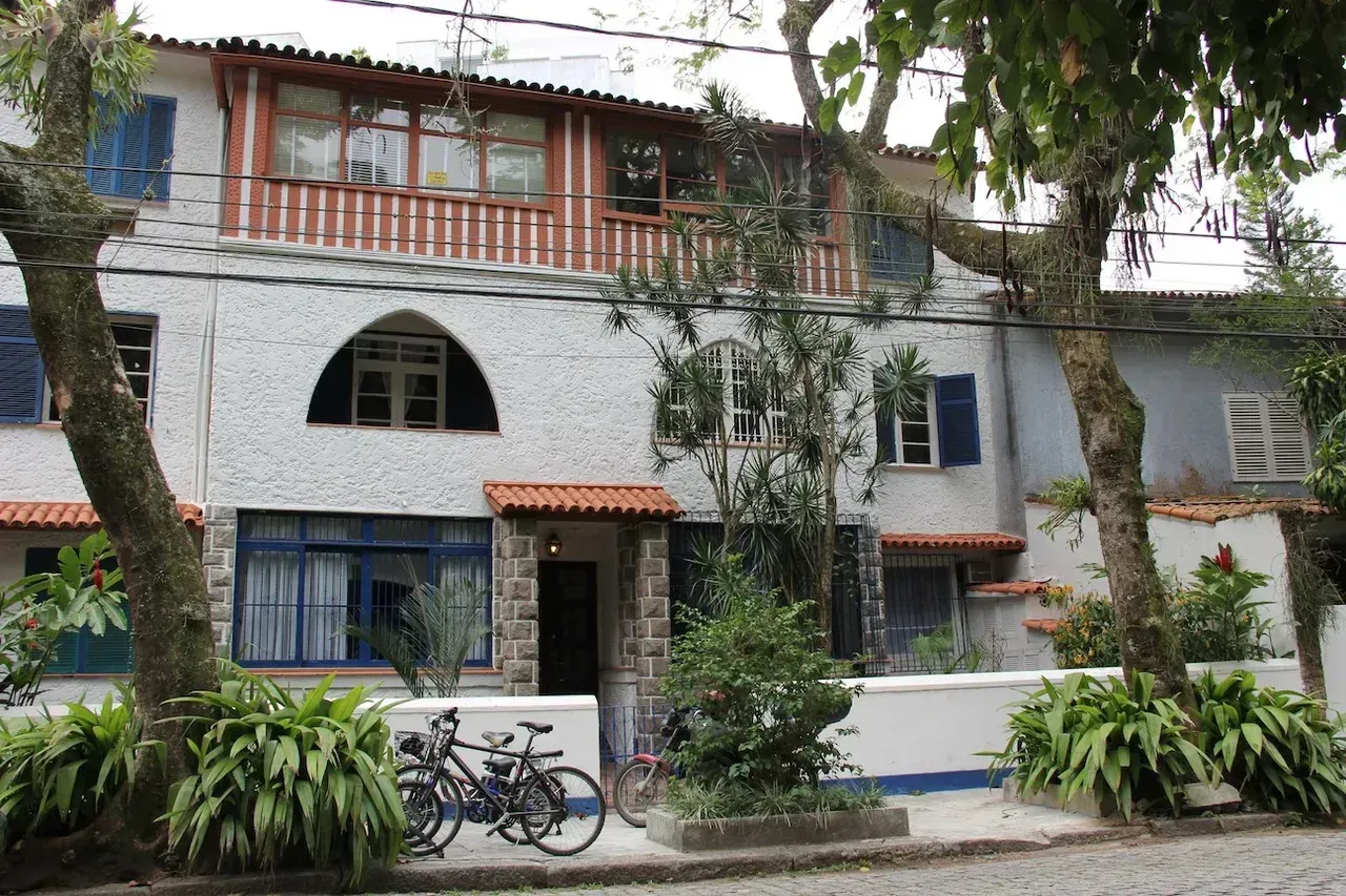 Furnished 2-bedroom apartment with 2 bathrooms — photo 11