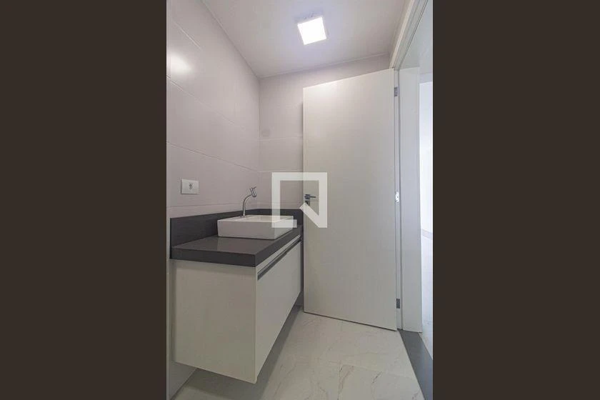 Unfurnished apartment with a private garden and 3 bedrooms — photo 23