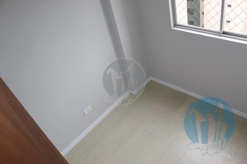 2-bedroom apartment with wood or laminate floors in Curitiba — photo 11