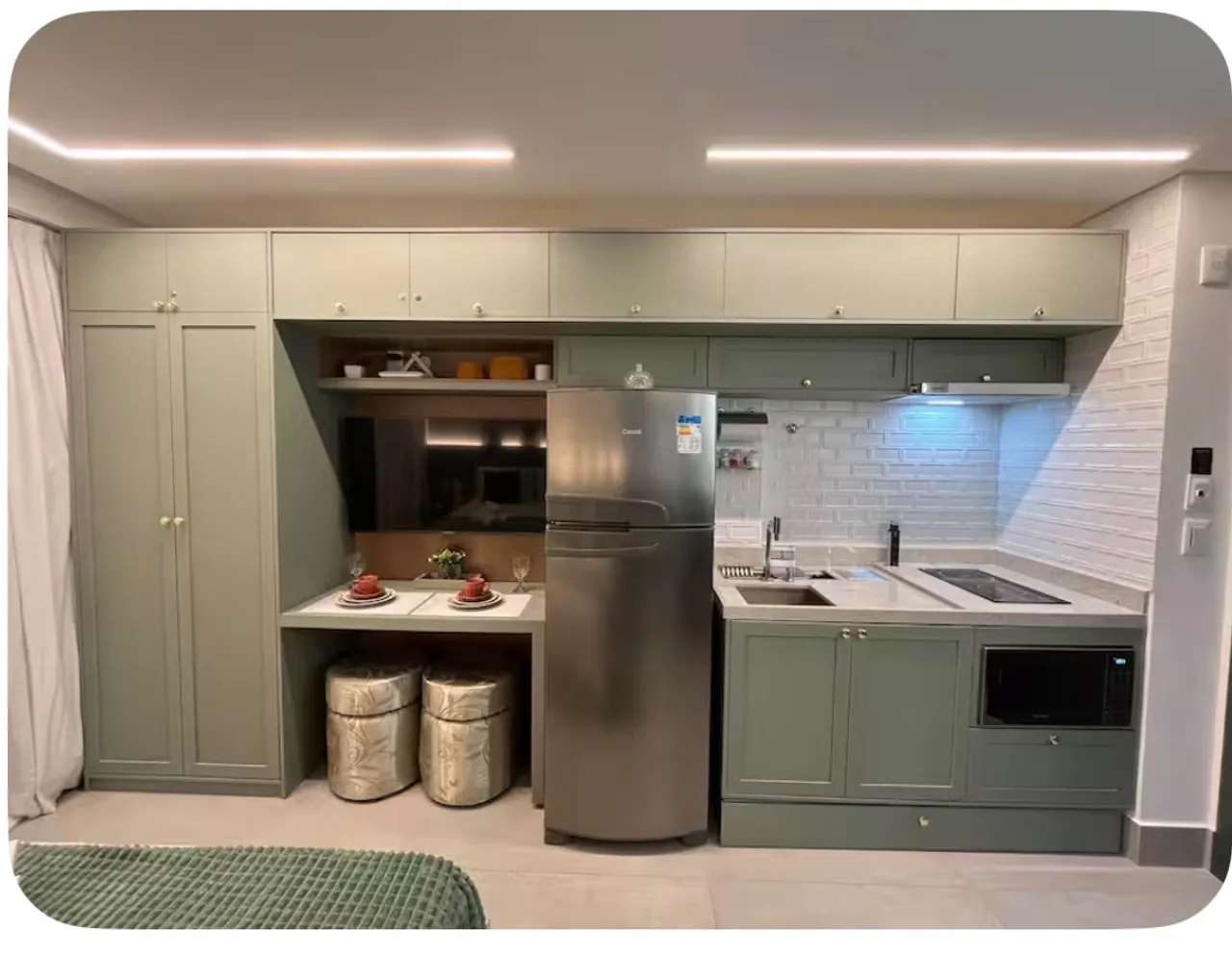 Apartamento mobiliado, 19 m², com espaço de home office