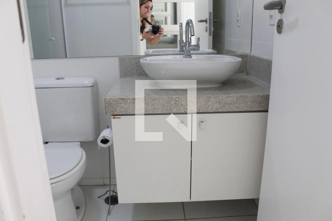 Furnished 2-bedroom apartment with balcony — photo 17