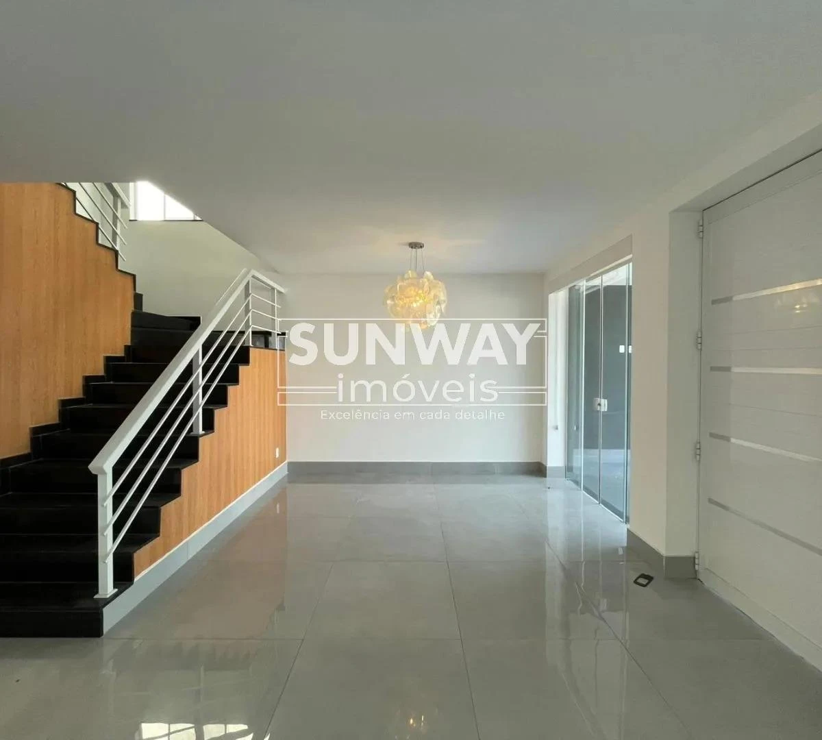 Casa, 380 m², com janelas do piso ao teto — photo 8