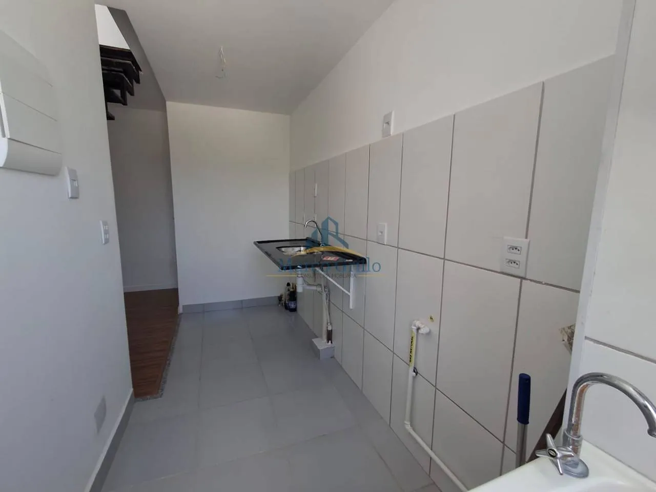 Apartment with balcony and mountain views — photo 12