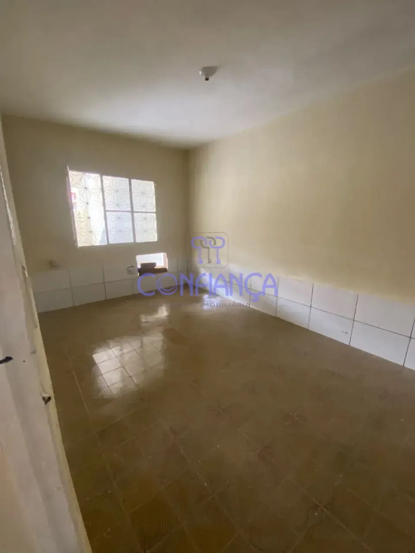 House with 3 bedrooms and a gas stove kitchen — photo 4