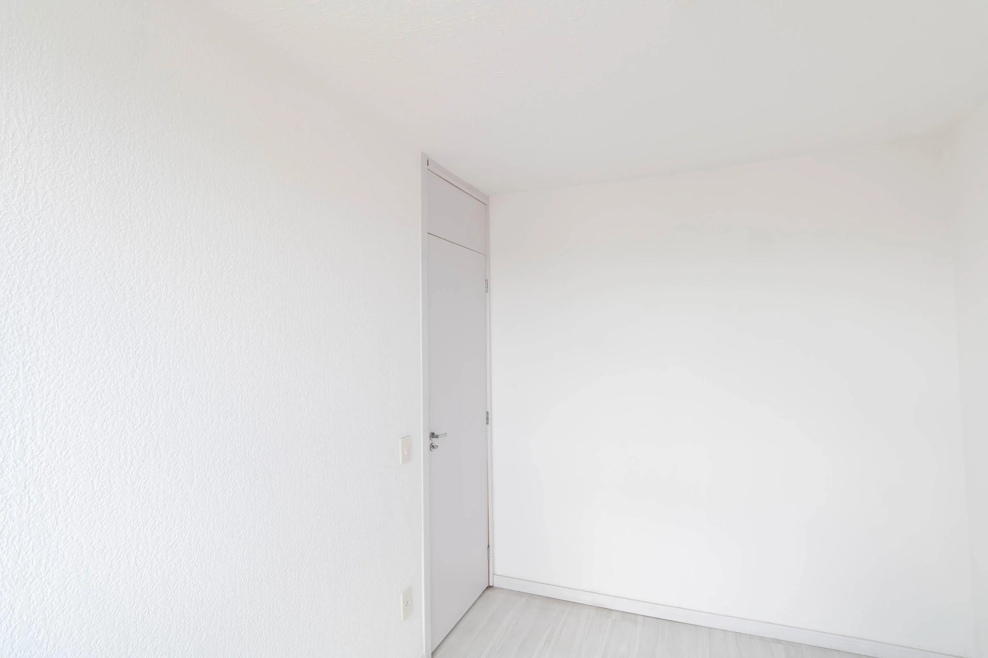 2-bedroom apartment with 1 bathroom, no parking — photo 37