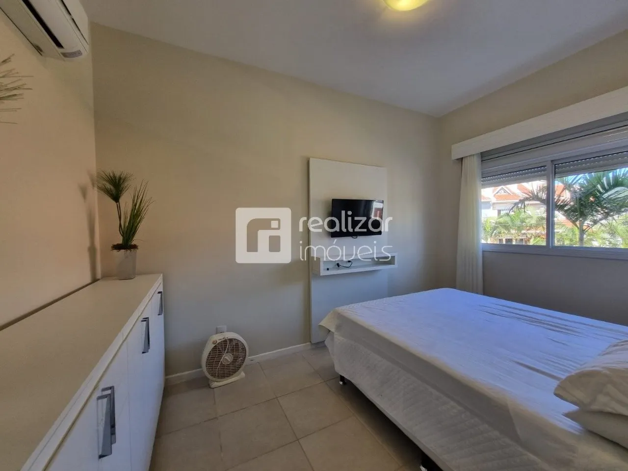 2-bedroom apartment with a water view in Florianópolis — photo 11