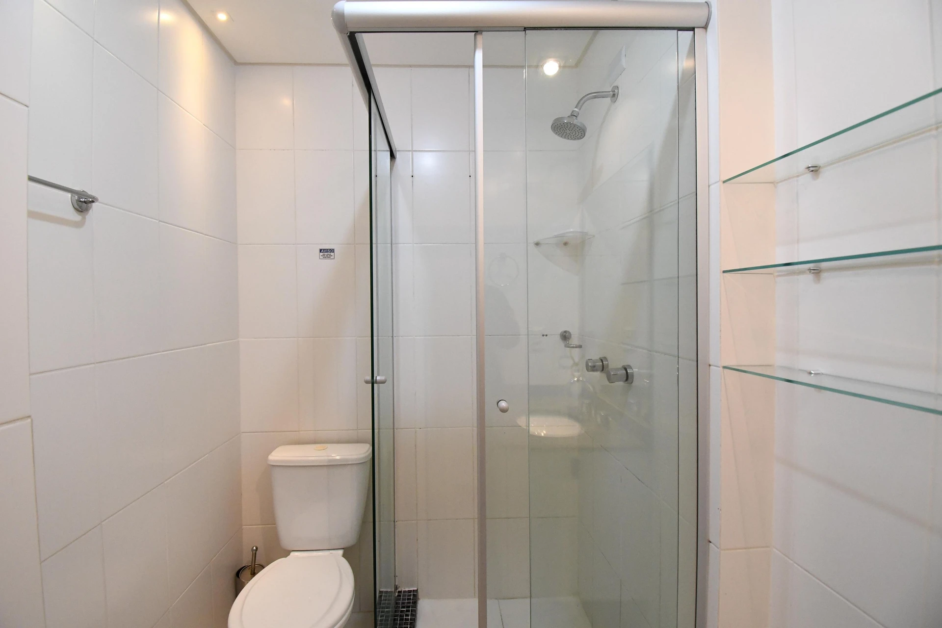 Glass-enclosed balcony in a one-bedroom apartment, 33 m² — photo 24