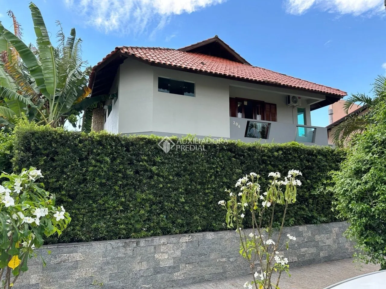 3 quartos e varanda envidraçada: casa de 288 m² — photo 3