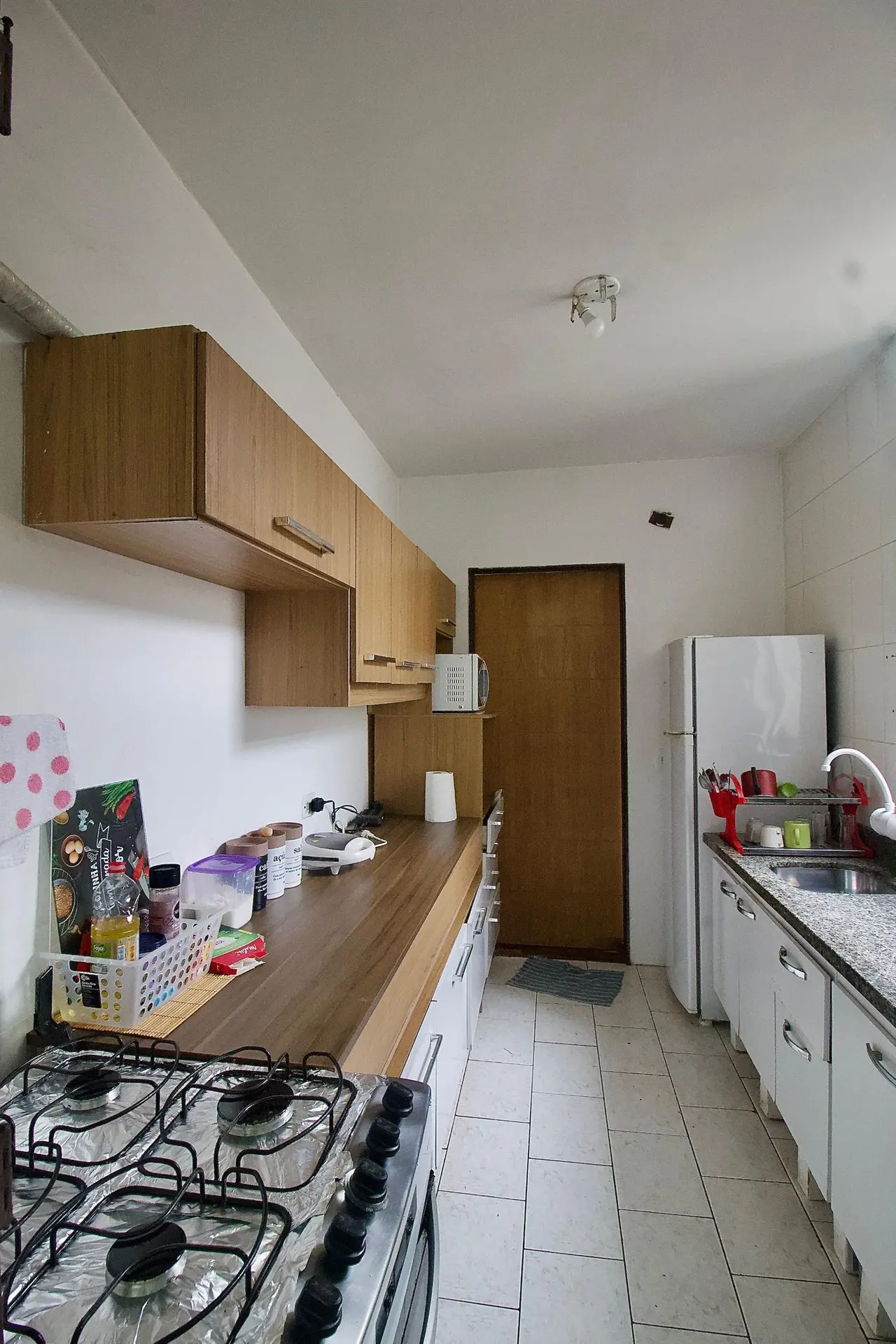 84 m² apartment with a home office and a bathtub — photo 17